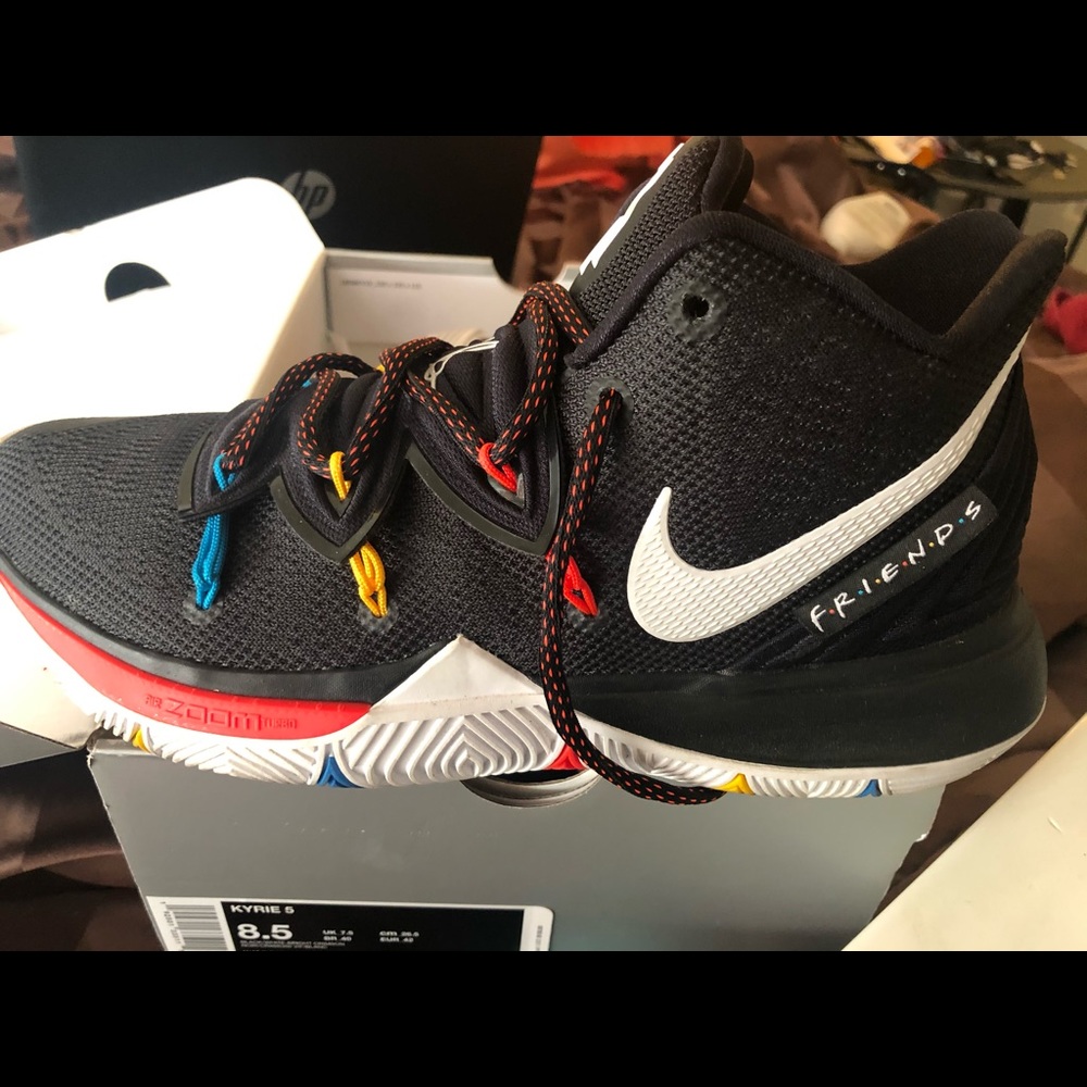 Kyrie 5 ‘Friends’ Edition